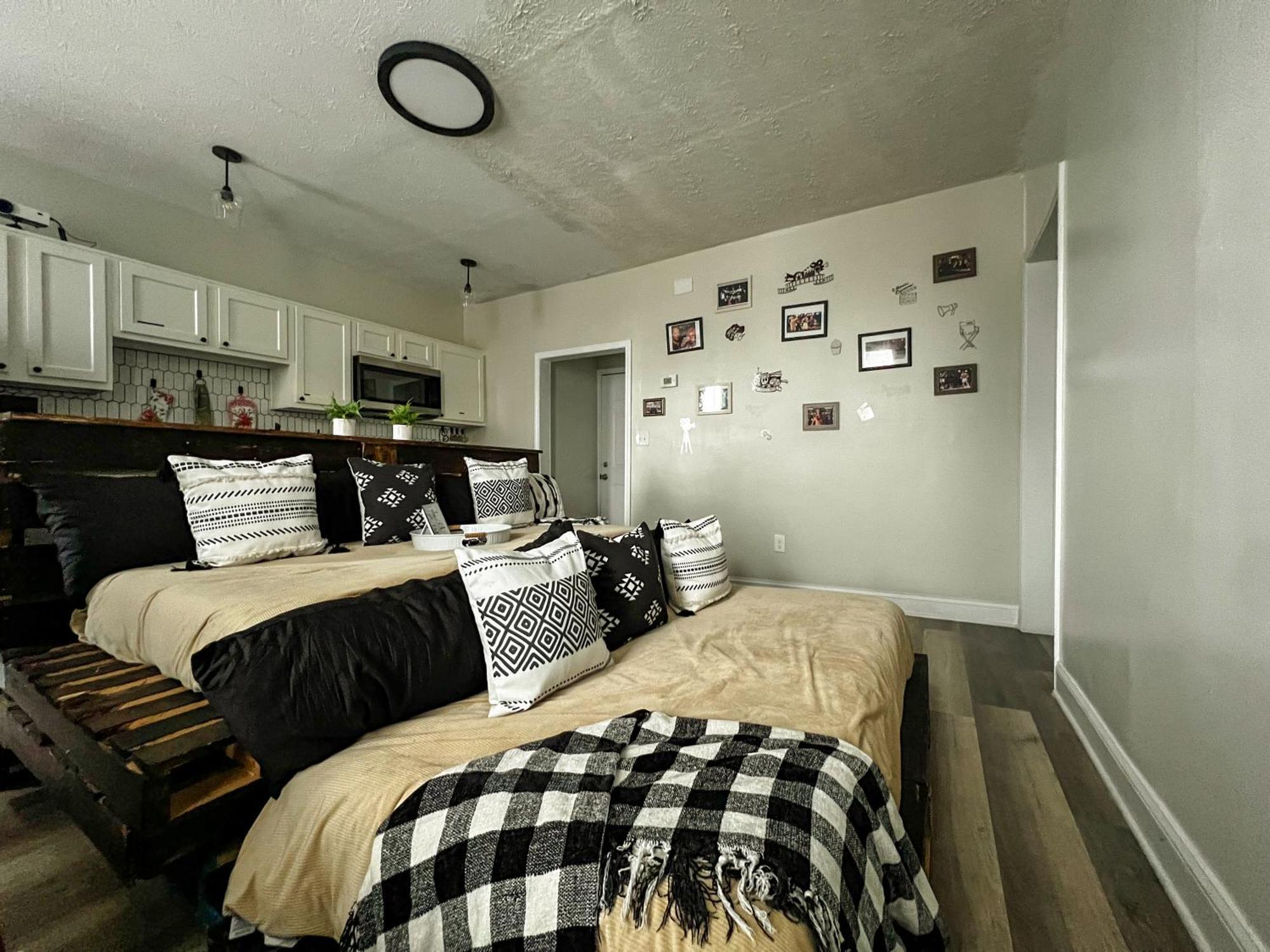 2 Lofts Downtown Louisville One Theater Room Exteriér fotografie